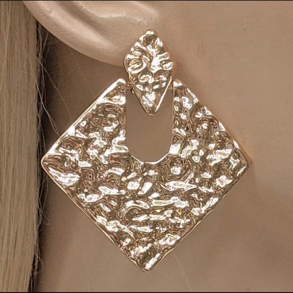 NEW Hammered Door Knocker Earrings • Diamond Shaped Gold Tone Retro Dangle Drop - Picture 3 of 6